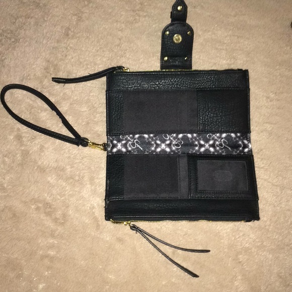 Clutch - Picture 3 of 3